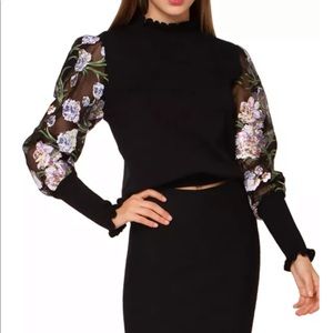 🆕 BCBG NEW metallic grey top!